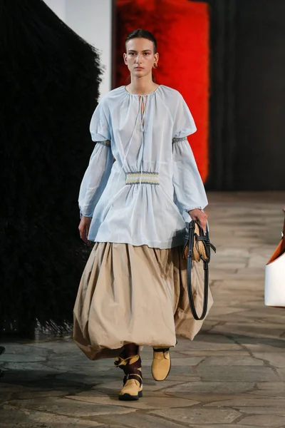Look 10